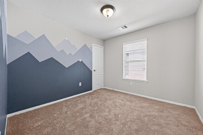 Building Photo - 24603 Royal Pike Dr