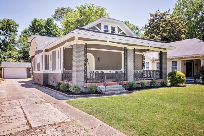 Building Photo - 1553 North Pkwy