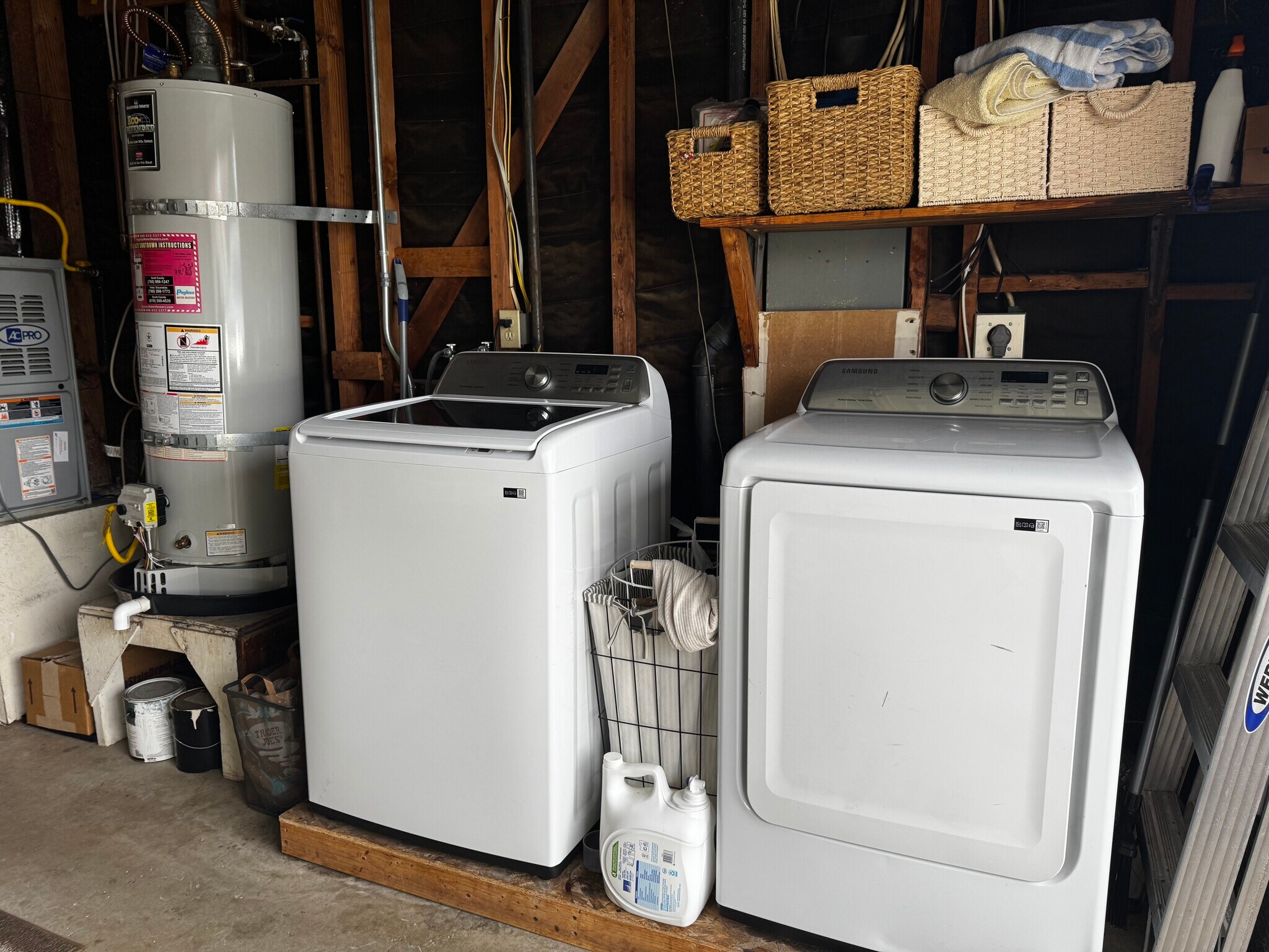 Laundry unit in garage - 804 Caminito Azul