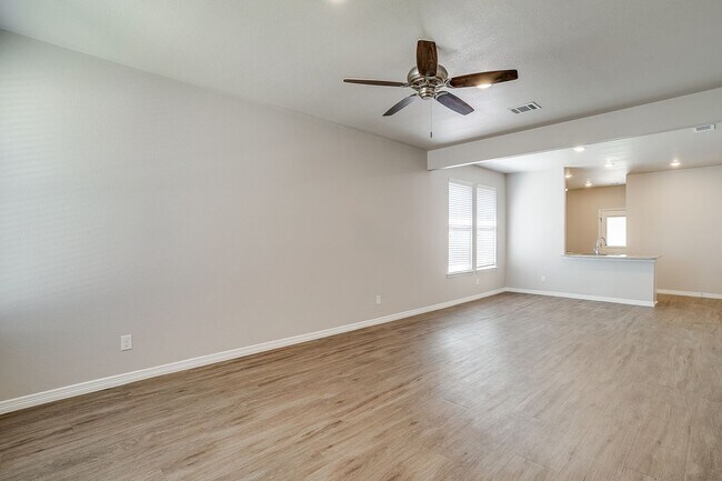 Building Photo - MOVE-IN READY!