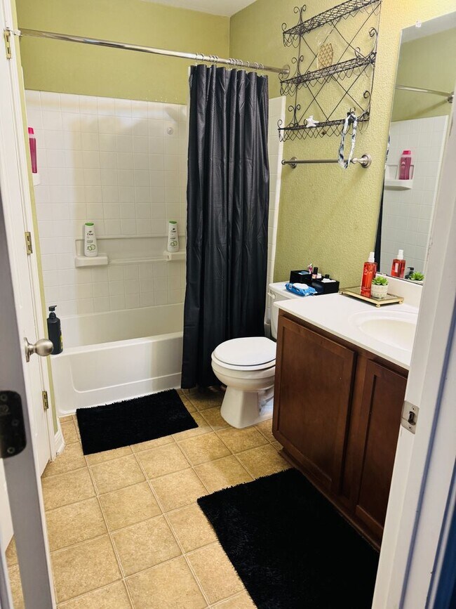 Building Photo - 429 Shadow Point