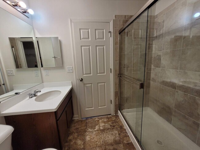 Master Bath - 646 Vine St