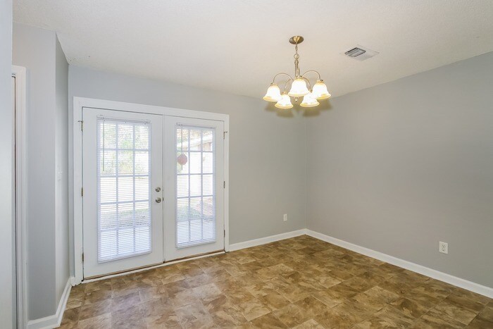 Building Photo - 1827 Covington Pl