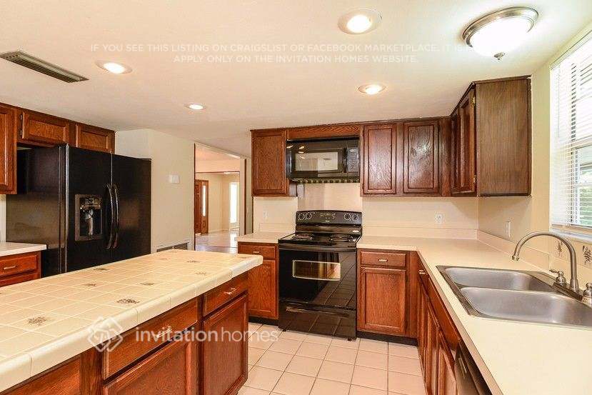 Building Photo - 3701 Kingsford Pl