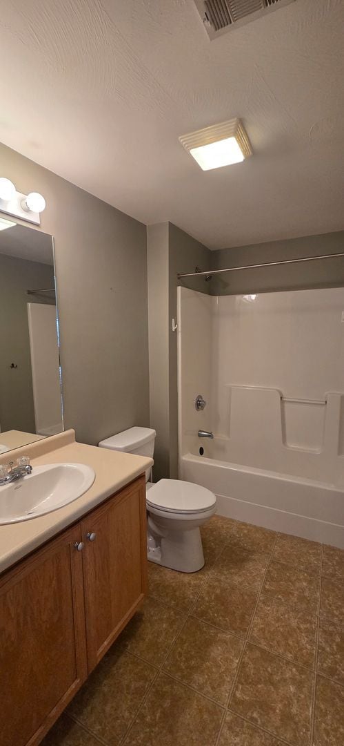 Building Photo - PENDING - 2 Bedroom 2 Bath Unit-Available Now!