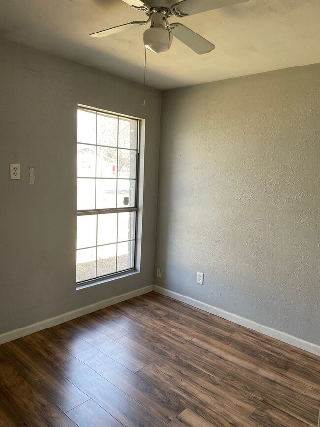 Building Photo - 4615 Quicksilver Blvd