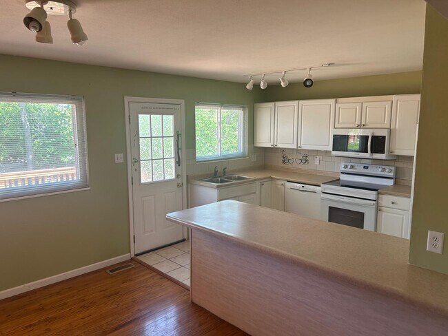 Building Photo - 375 Messina Dr