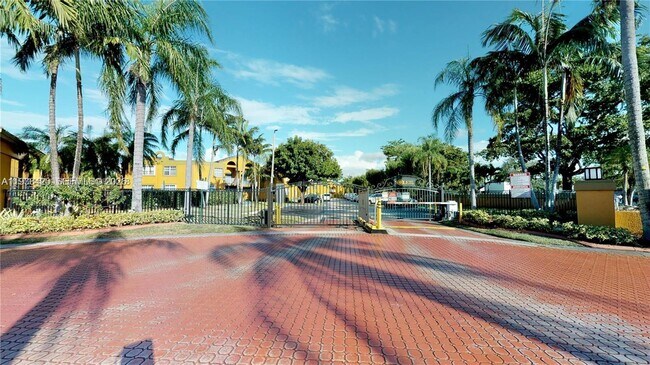 Building Photo - 9735 Fontainebleau Blvd