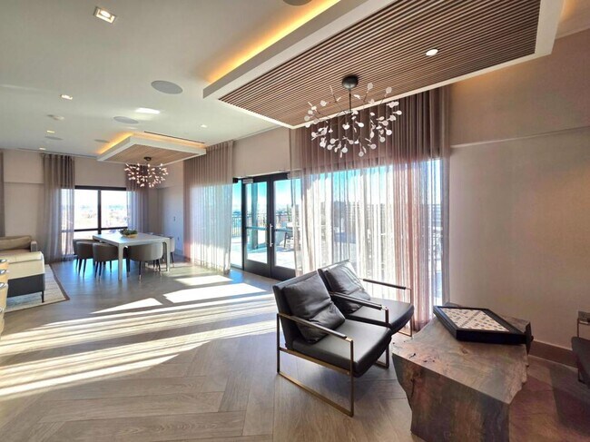 Building Photo - 737 Swann Ave