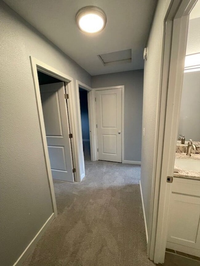 Building Photo - NOW $2,399 (Was $2,599) + $500 OFF First Month if You Move in by April 1!