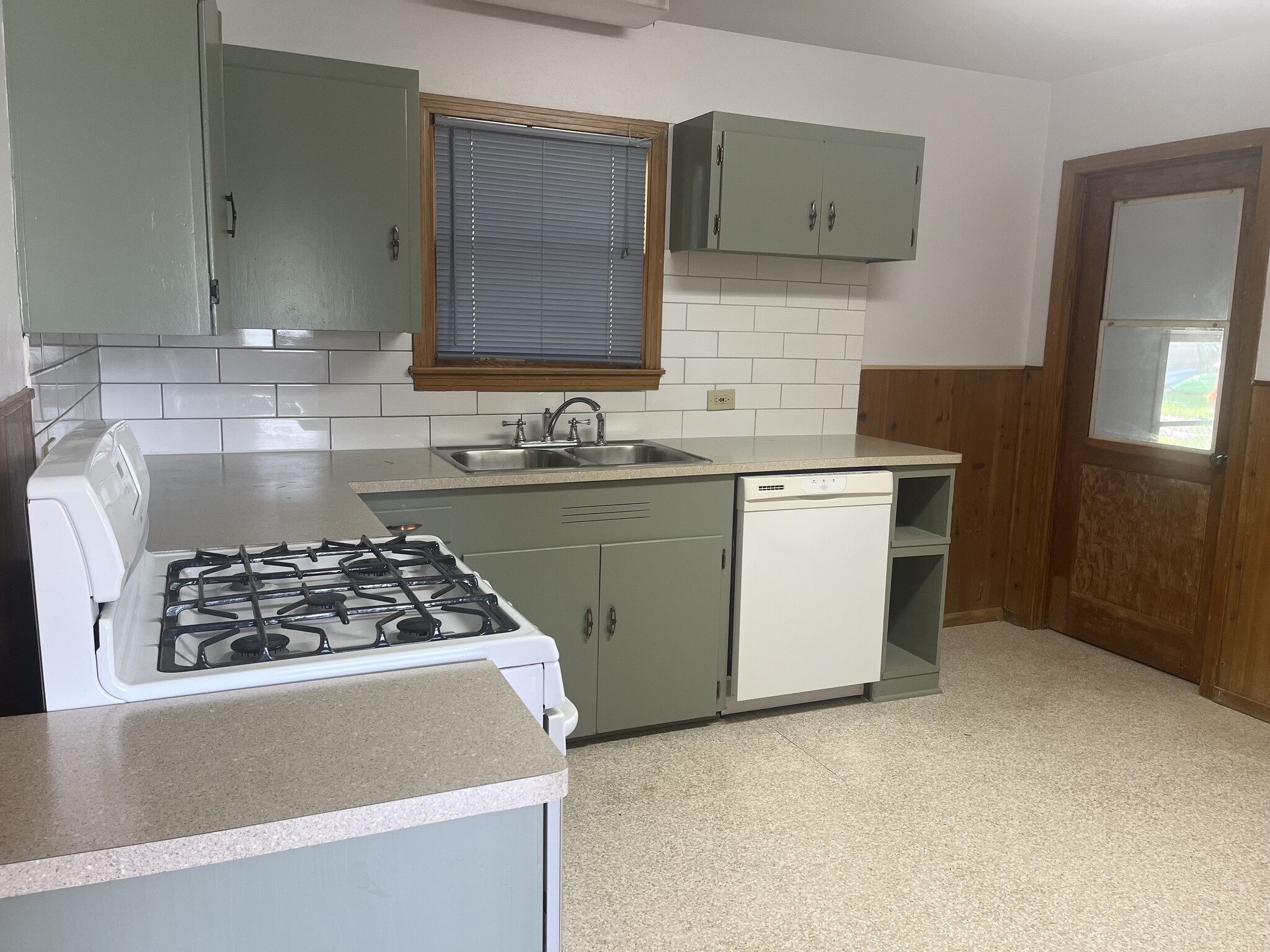 kitchen - 302 Aviation Ave