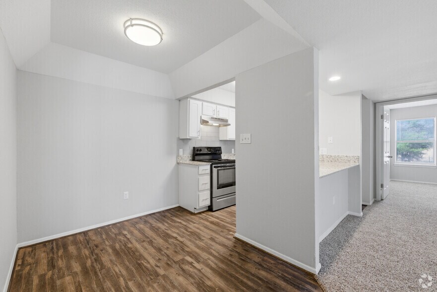 B2 2BR, 2BA - 906SF - Dining Room - Raintree - TX