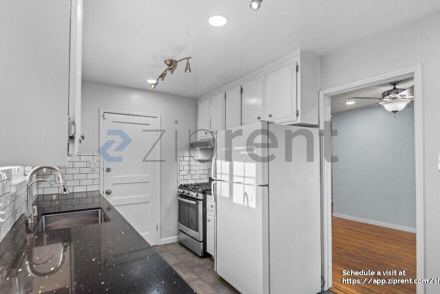 Building Photo - 3848 James Ave