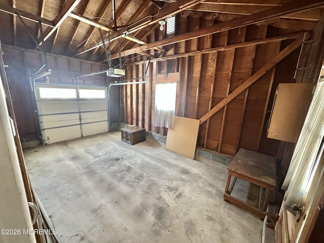 Building Photo - 382 W Park Ave