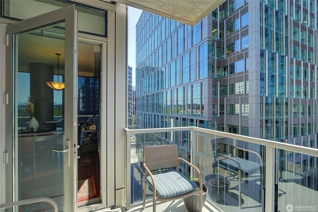 Building Photo - 2Bd/2Ba Bellevue Condo