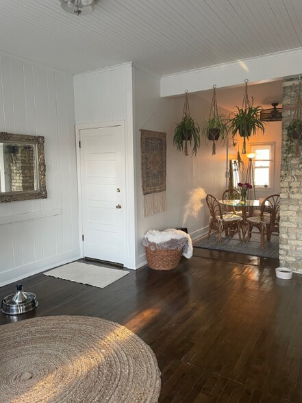 Building Photo - 3581 S Kinnickinnic Ave