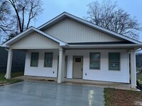 Building Photo - 203 Austin St