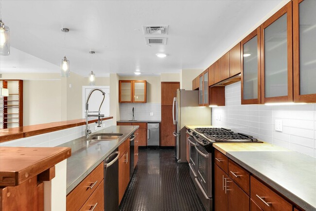 Building Photo - 3,400 SQFT CONDO IN DOWNTOWN CHAMPAIGN W/ ...