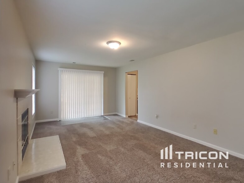 Building Photo - 2773 Fox Pointe Dr