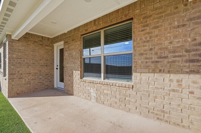 Building Photo - 3035 Glennster St