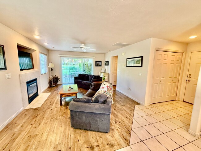 Building Photo - 1-BR Available for Long Term Rental in Coveted Las Palmas Community