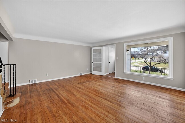 Building Photo - 1851 Beverly Hills Dr