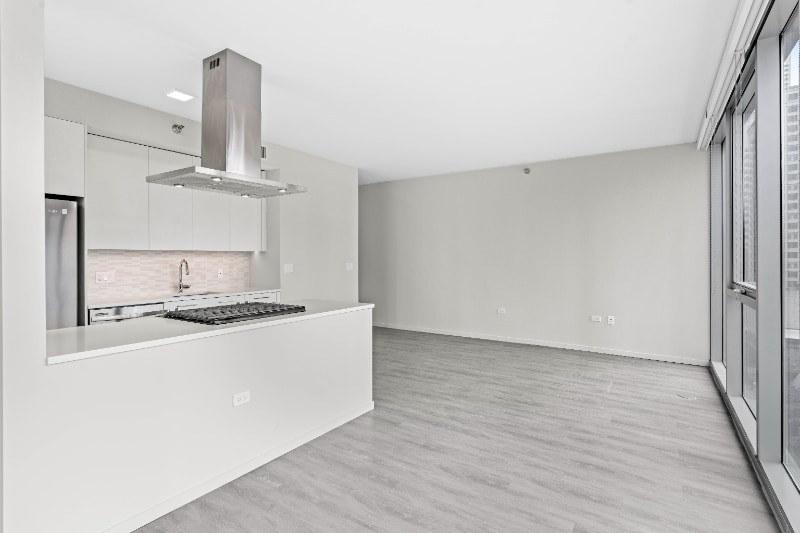 Building Photo - 5 E Huron St