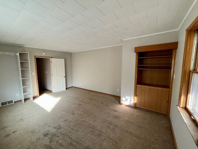 Building Photo - 911 N Center St