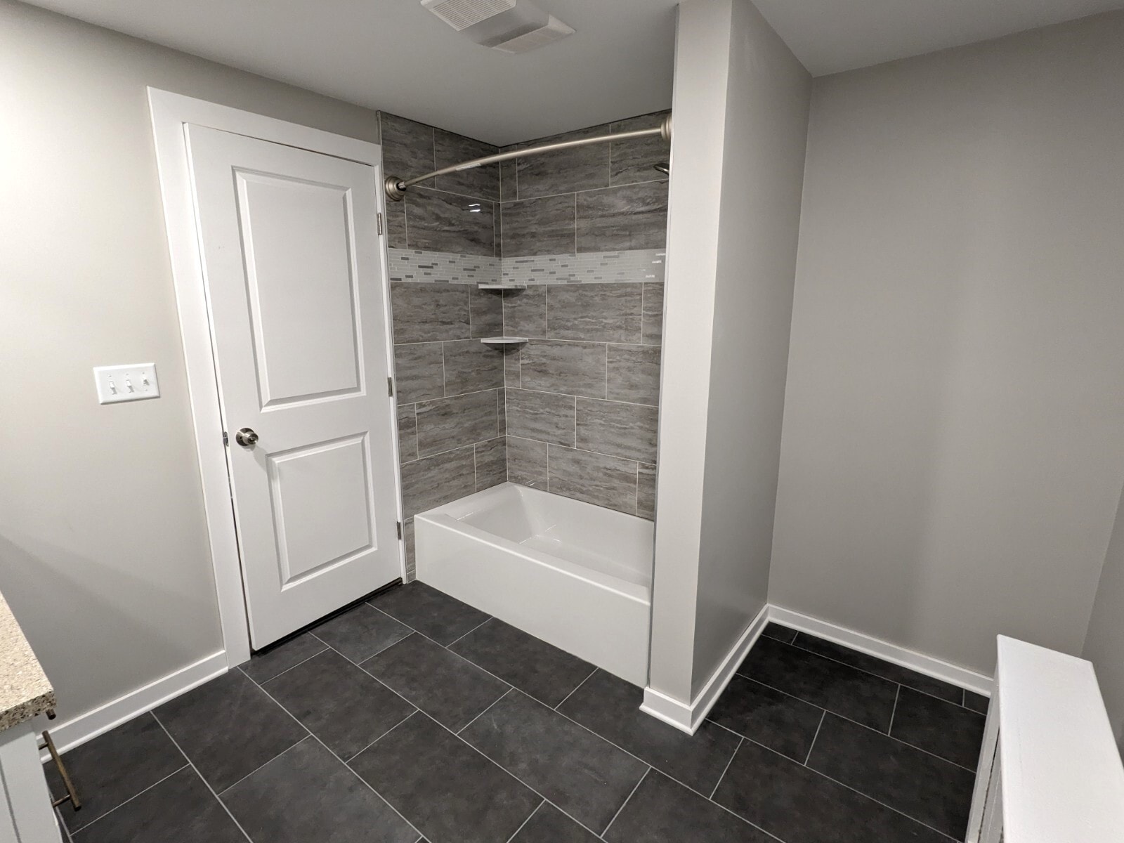 2nd floor Bath - 5012 Dearborn St