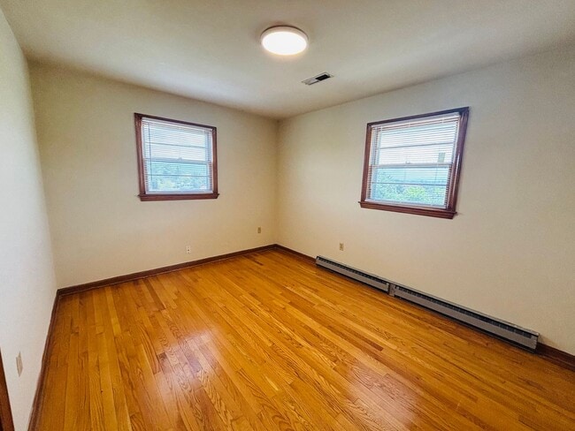 Building Photo - 575 Quesenberry St