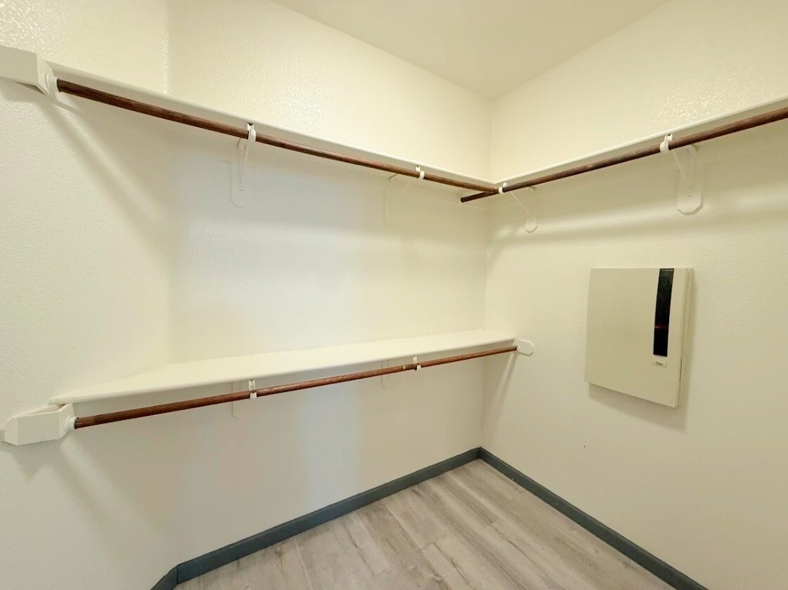 Building Photo - 633 Chandon Dr