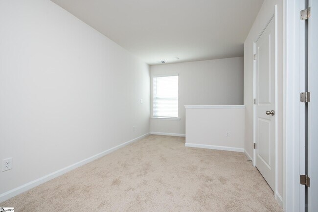 Building Photo - 114 Green Oak Dr