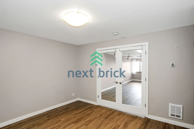 Building Photo - Spacious 2-Bedroom, 1-Bathroom Stylish Hom...