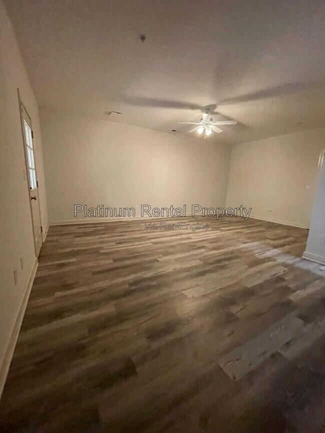 Building Photo - 1875 Adagio Dr