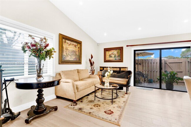 Building Photo - 10909 SW 113th Pl