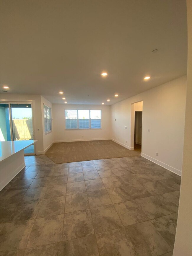 Building Photo - Single Story Home in Whitney Ranch with Ow...