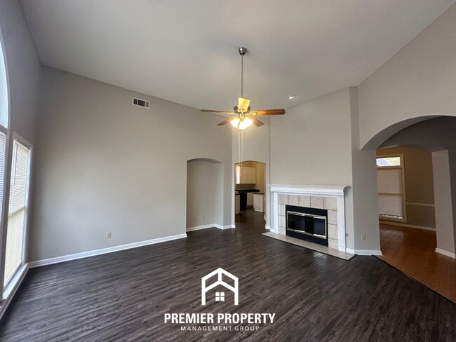 Building Photo - 8374 Kings Trail Cove