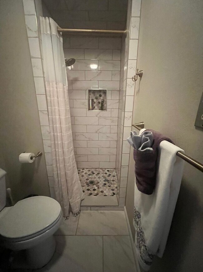Building Photo - MID TERM RENTAL