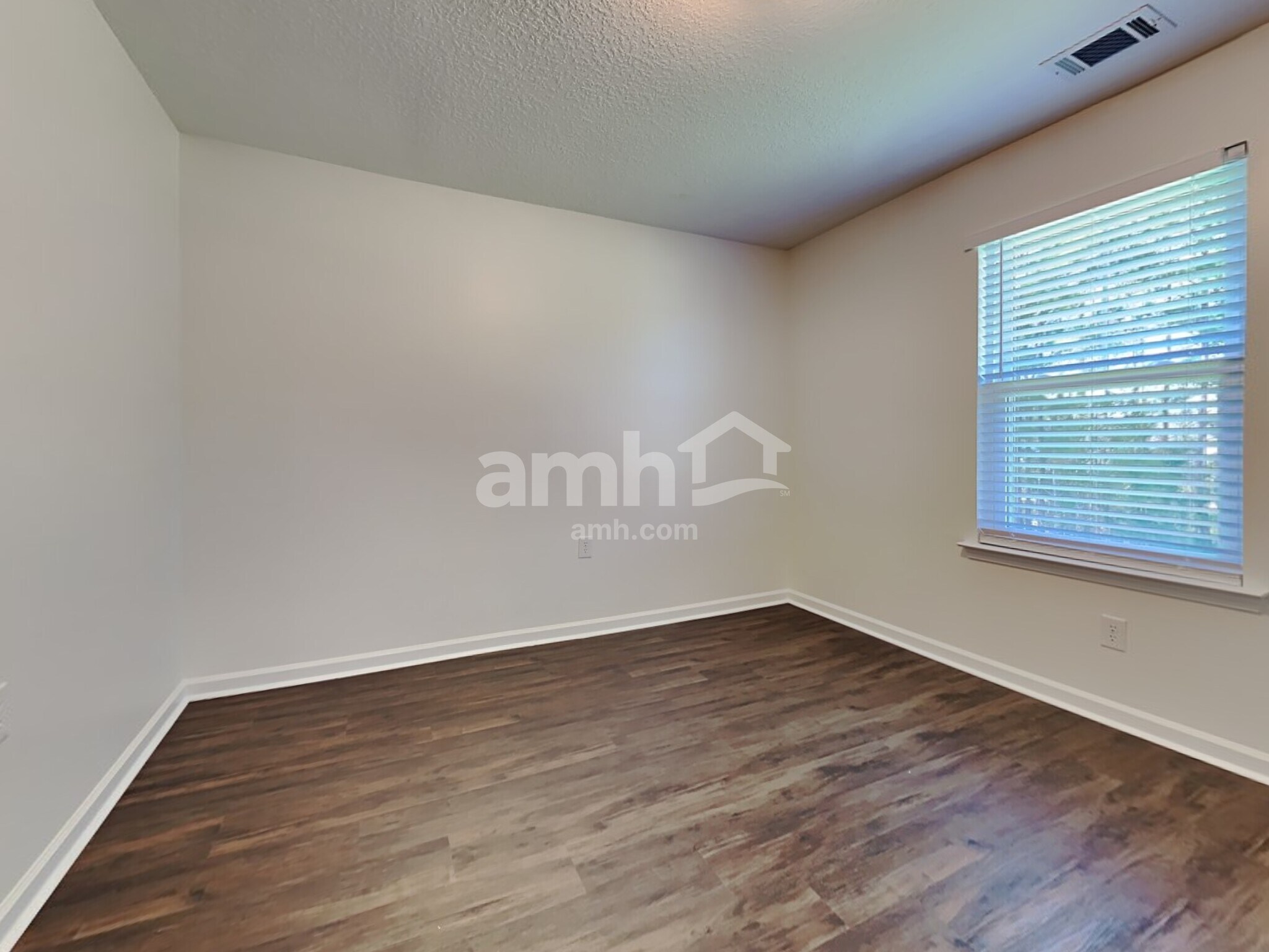 Building Photo - 105 Redrock Ct