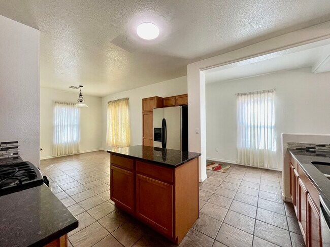 Building Photo - 14559 S Camino Larga Vista