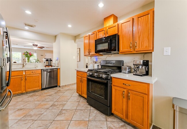 Building Photo - 7602 Little Thicket Ct