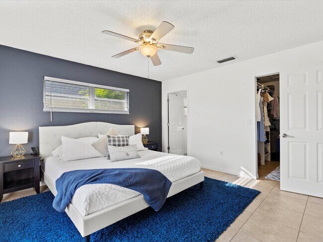 Building Photo - 5884 Milton Ave