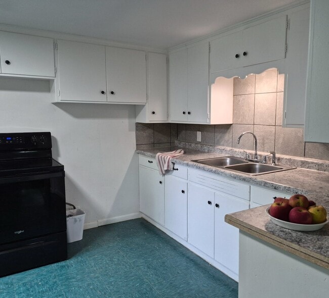Building Photo - 401 Highland Ave W