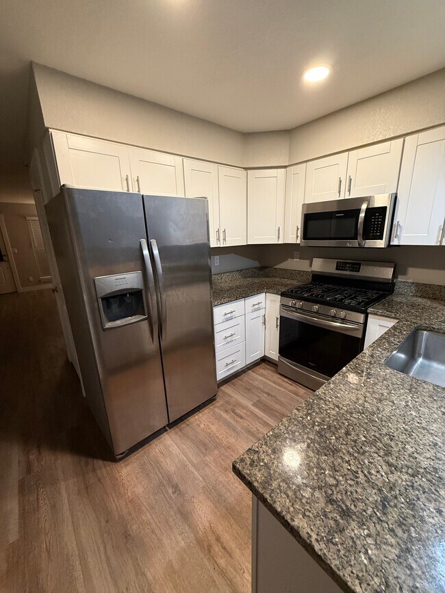 Building Photo - 10770 Foxwood Ct