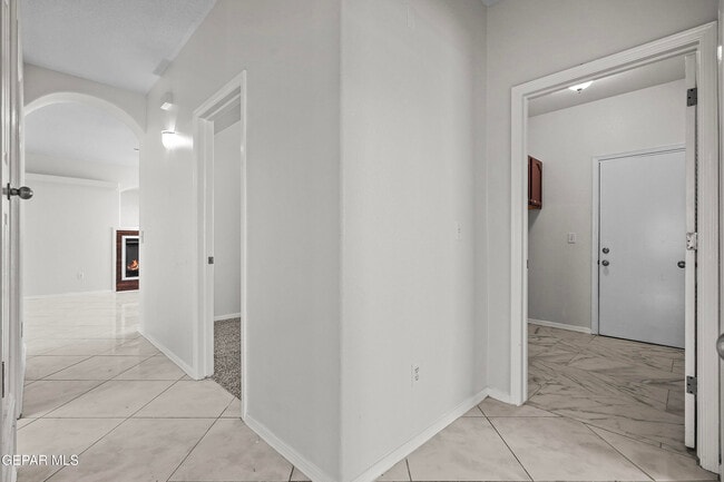 Building Photo - 14720 Sand Gate Dr