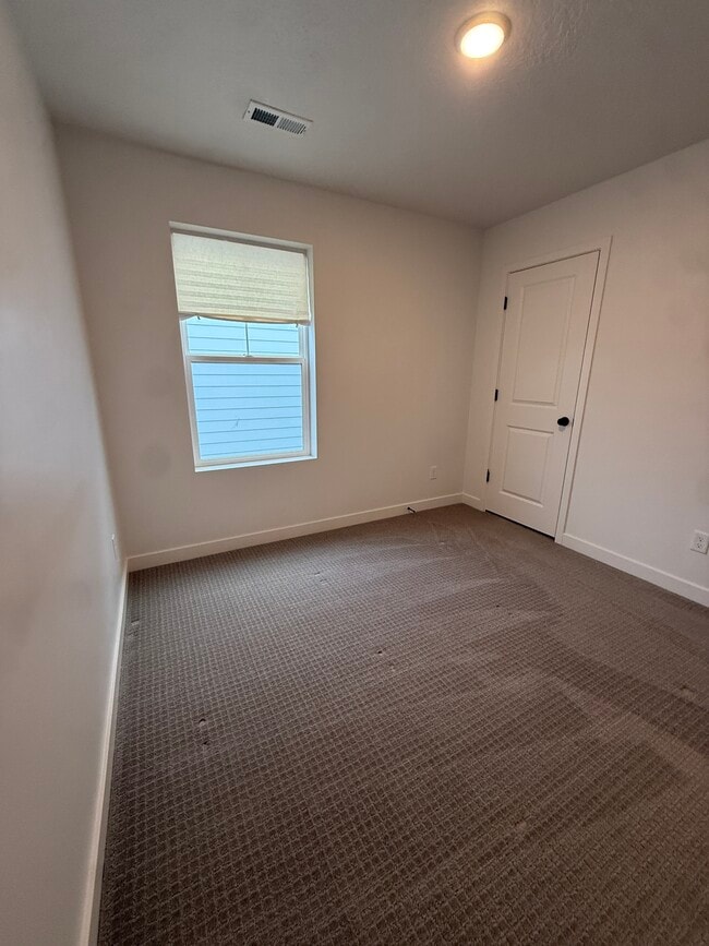 Building Photo - 6863 W Meadow Grass Dr