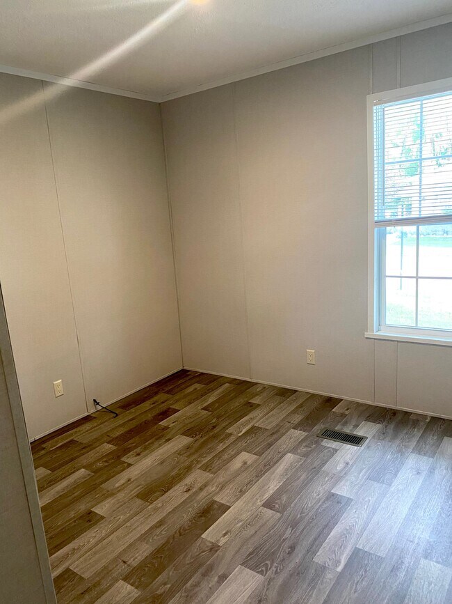 Building Photo - 2128 N Sheeran Dr