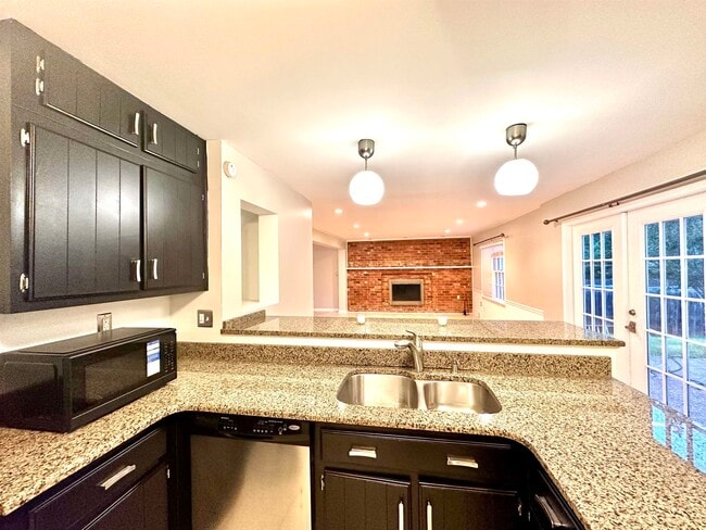 Building Photo - 2020 Allenby Rd