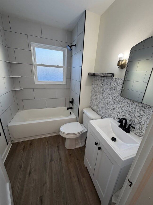 Building Photo - 932 Headley St