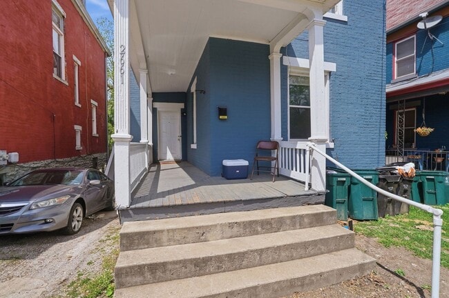 Building Photo - 5 Bedroom Clifton House Available Next to UC Campus